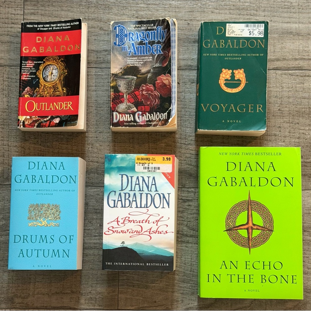 Diana Gabaldon OUTLANDER Book Series Set – 6 Paperback Novels (Books 1-4, 6-7)